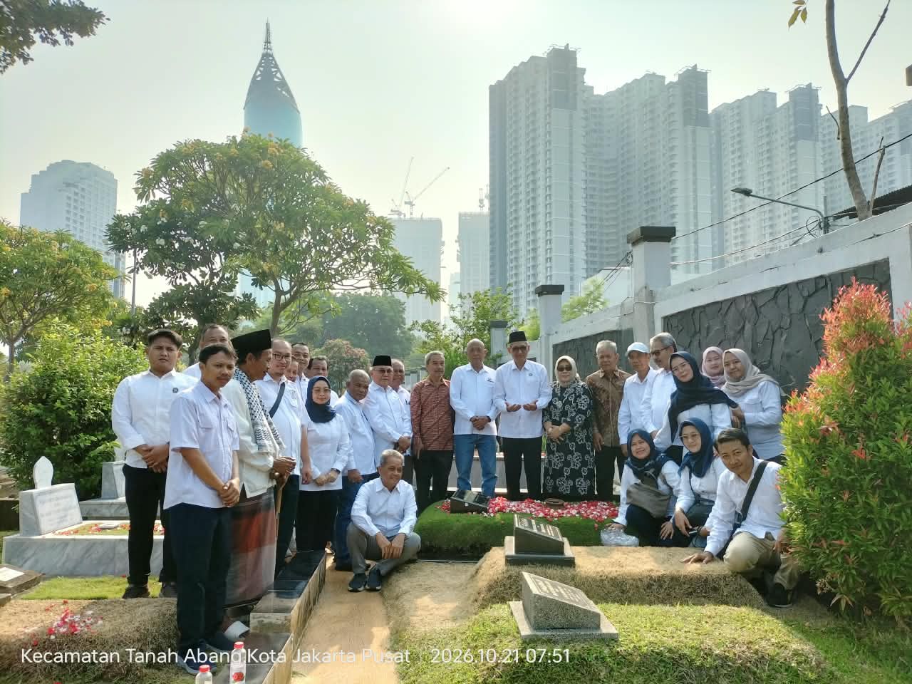 IKPRI Ziarah ke Makam Prof. Sumitro Djojohadikusumo, Kenang Jasa Tokoh Modernisasi Koperasi